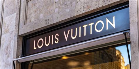 fabbrica louis vuitton civitanova marche|Moda: atelier Louis Vuitton a Civitanova per scarpe sportive.